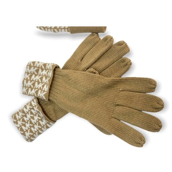 🆕 Michael Kors Tan/Cream Logo Signature Beanie & Glove Set - Picture 3 of 9